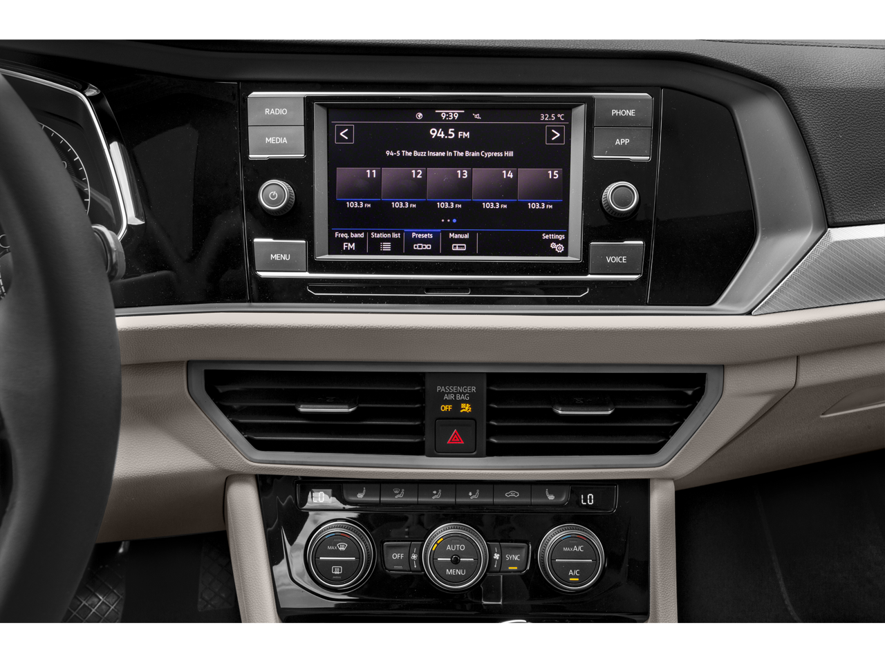 2021 Volkswagen Jetta SE R-Line photo 4