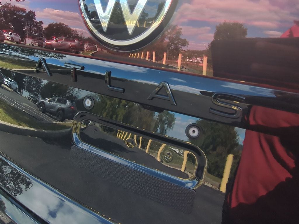 2026 Volkswagen Atlas Cross Sport 2.0T SEL R-Line Black