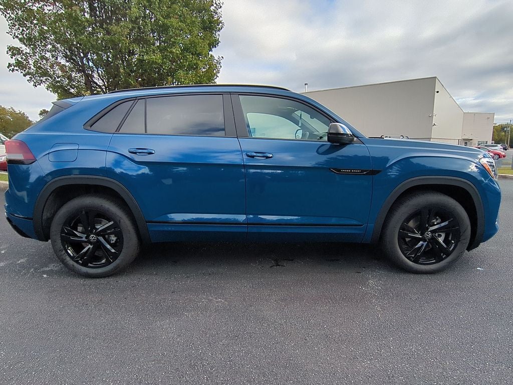 2026 Volkswagen Atlas Cross Sport 2.0T SEL R-Line Black