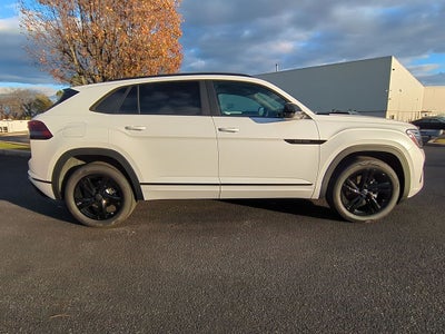 2026 Volkswagen Atlas Cross Sport 2.0T SEL R-Line Black