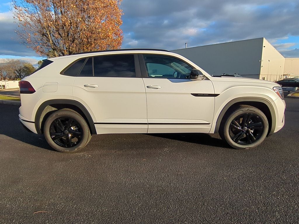 2026 Volkswagen Atlas Cross Sport 2.0T SEL R-Line Black
