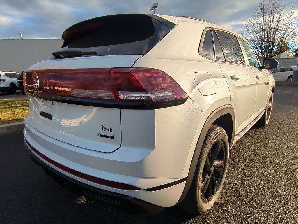 2026 Volkswagen Atlas Cross Sport 2.0T SEL R-Line Black