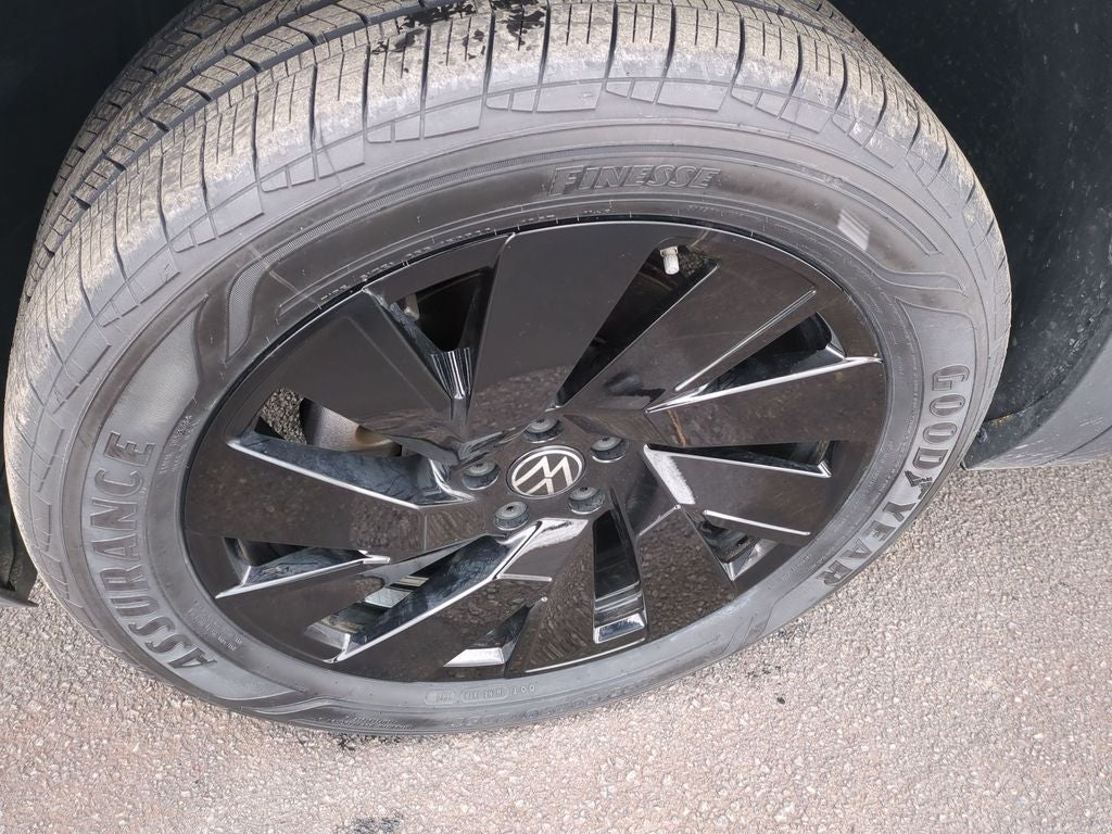 2024 Volkswagen Atlas Cross Sport 2.0T SE w/Technology