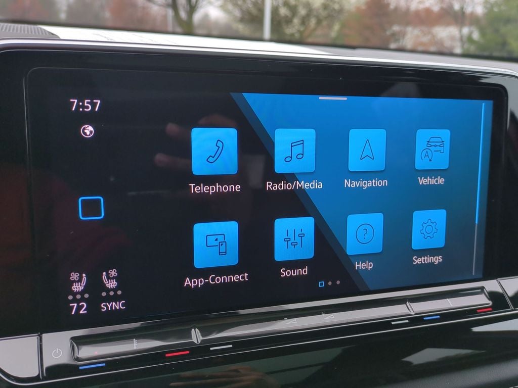 2024 Volkswagen Atlas Cross Sport 2.0T SE w/Technology