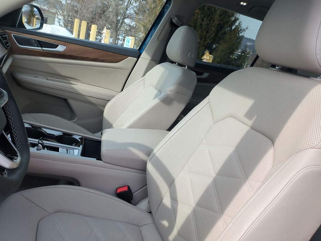 2025 Volkswagen Atlas 2.0T SE w/Technology