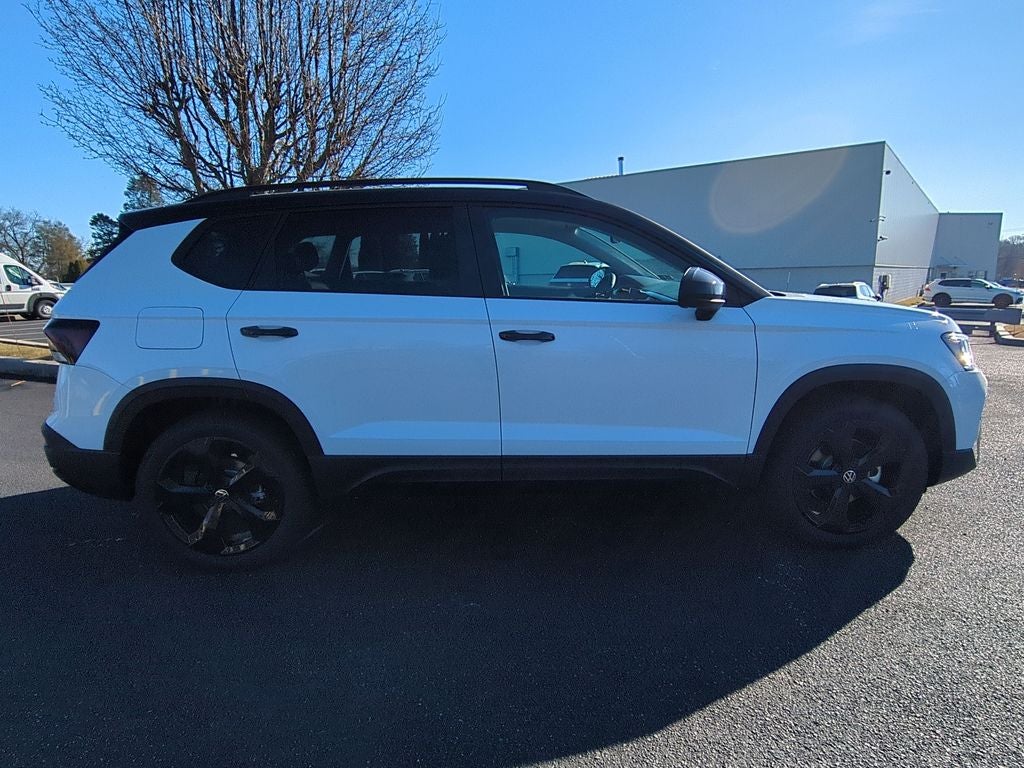 2026 Volkswagen Taos 1.5T SE Black