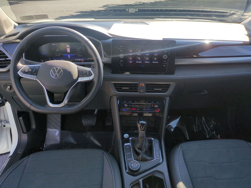 2025 Volkswagen Taos 1.5T SE Black