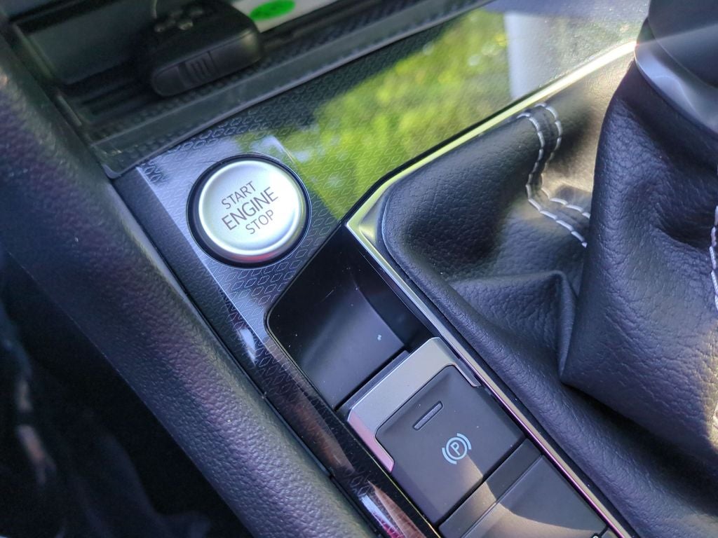 2025 Volkswagen Taos 1.5T SE Black