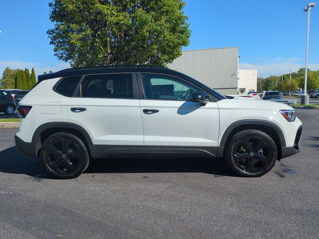 2025 Volkswagen Taos 1.5T SE Black