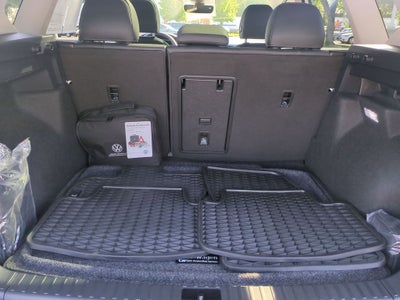 2025 Volkswagen Taos 1.5T SE Black