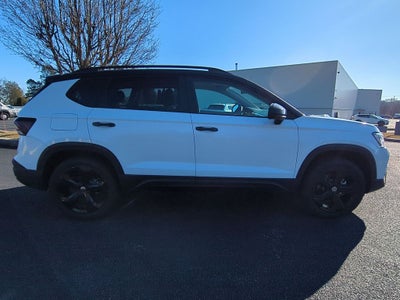 2026 Volkswagen Taos 1.5T SE Black