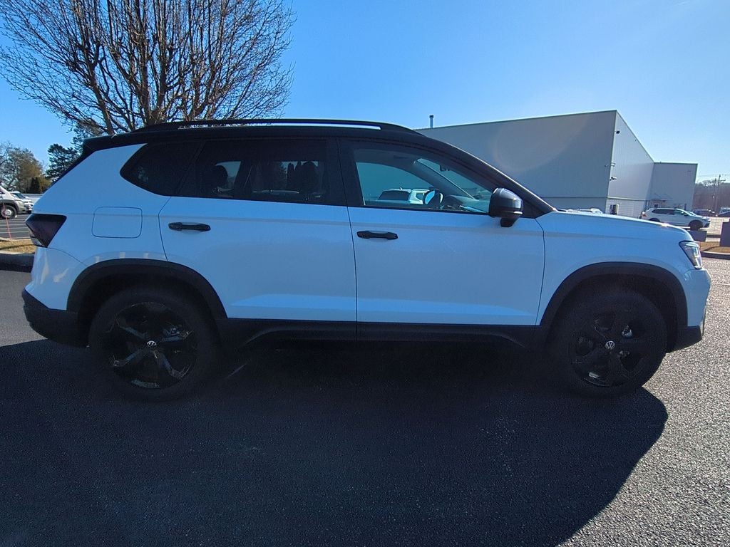 2026 Volkswagen Taos 1.5T SE Black