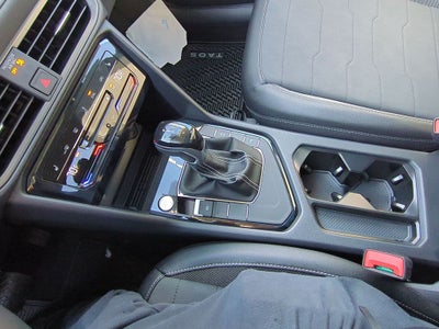 2026 Volkswagen Taos 1.5T SE Black