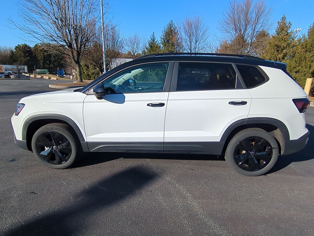 2026 Volkswagen Taos 1.5T SE Black