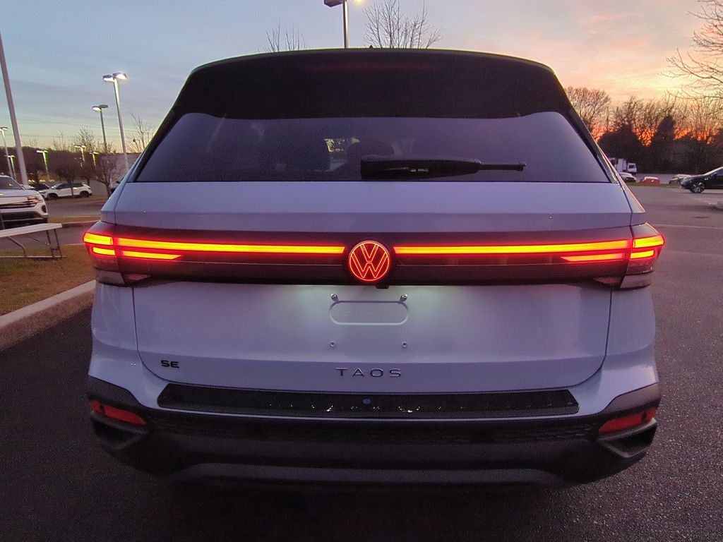 2026 Volkswagen Taos 1.5T SE Black