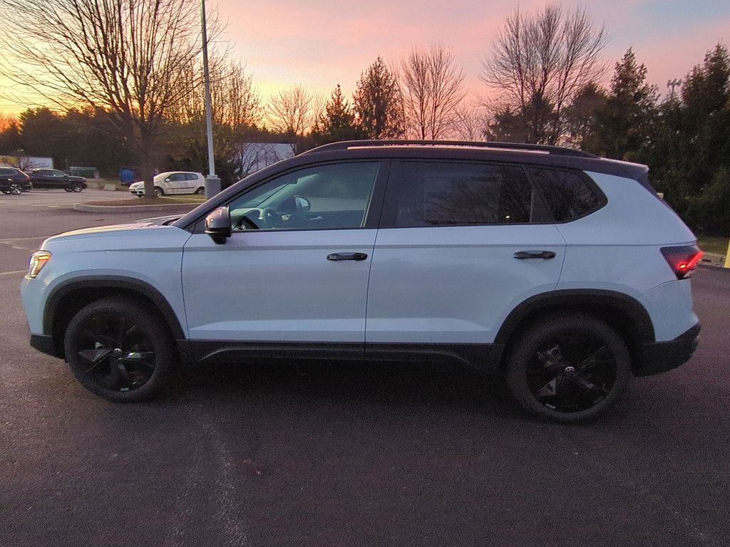 2026 Volkswagen Taos 1.5T SE Black