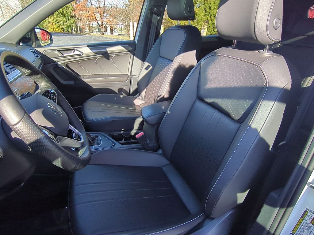 2023 Volkswagen Tiguan 2.0T SE R-Line Black