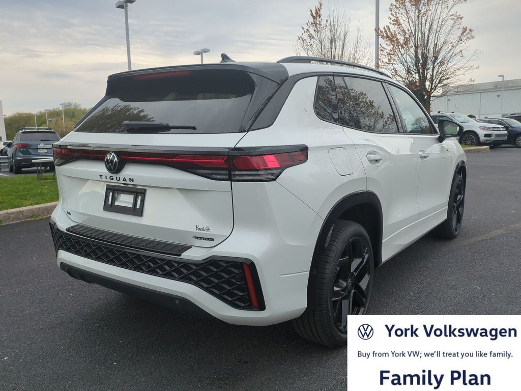 2026 Volkswagen Tiguan 2.0T SE R-Line Black