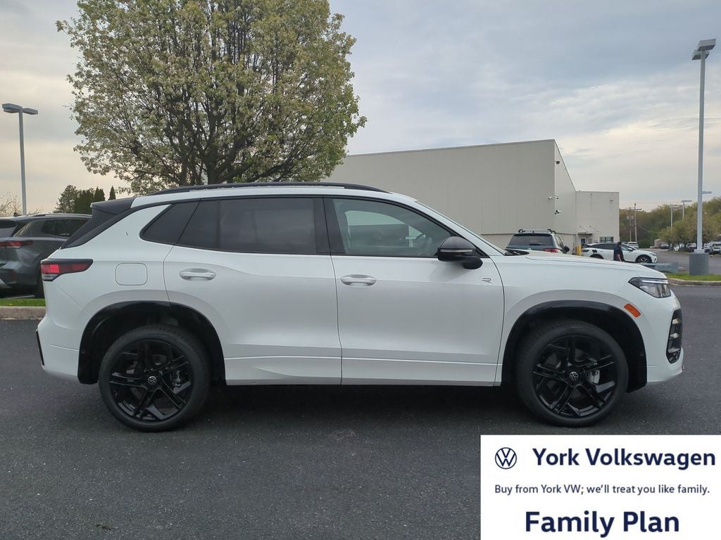 2026 Volkswagen Tiguan 2.0T SE R-Line Black