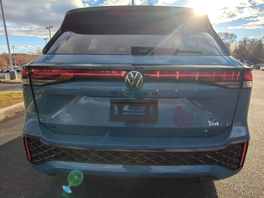 2026 Volkswagen Tiguan 2.0T SE R-Line Black