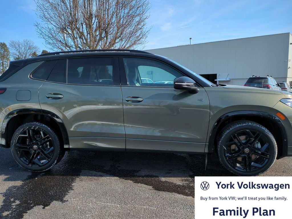 2026 Volkswagen Tiguan 2.0T SE R-Line Black