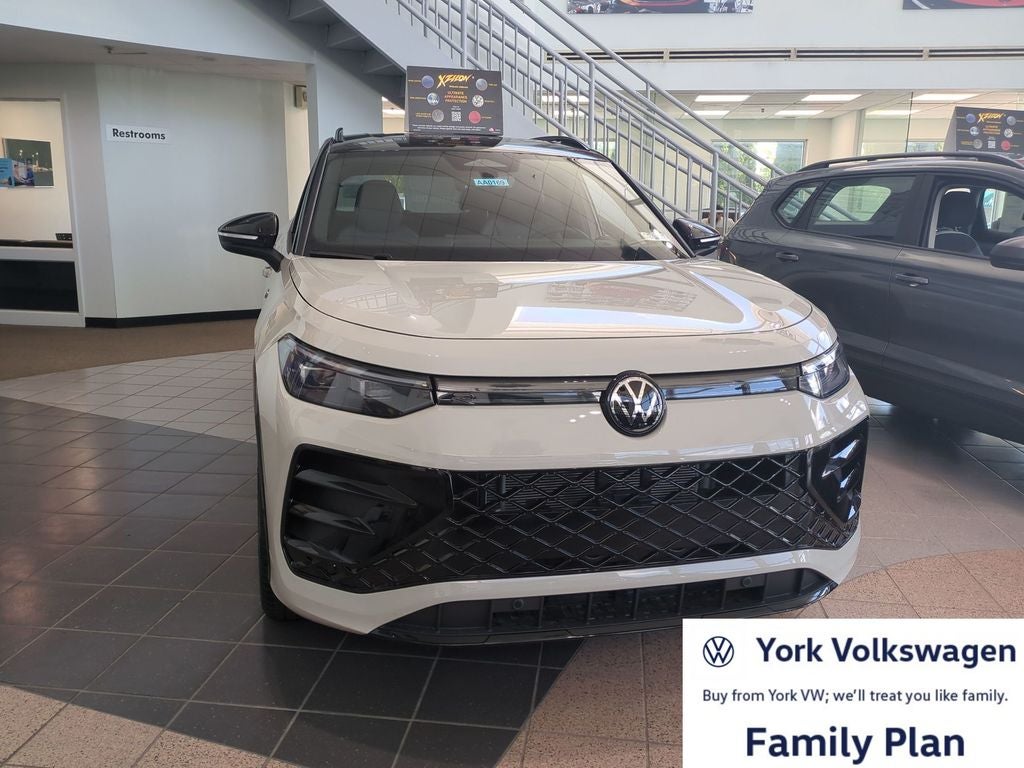 2026 Volkswagen Tiguan 2.0T SE R-Line Black