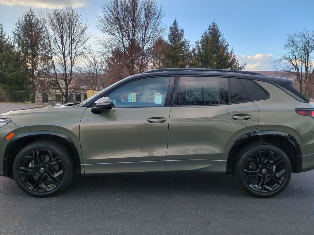 2025 Volkswagen Tiguan 2.0T SE R-Line Black