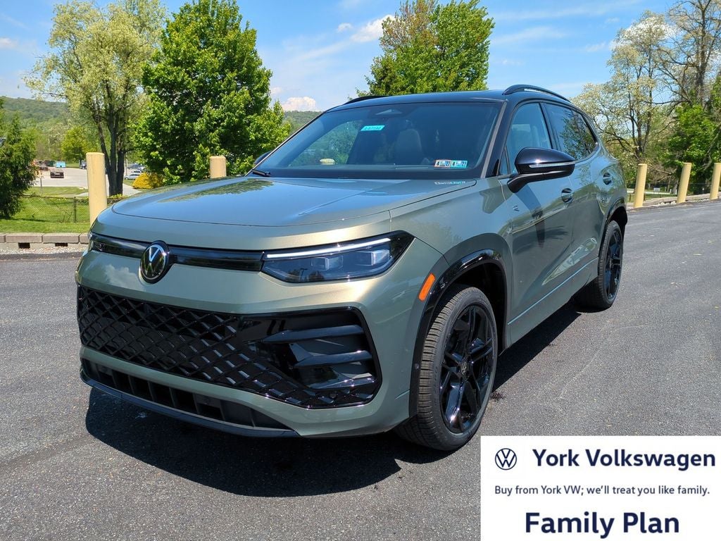 2026 Volkswagen Tiguan 2.0T SE R-Line Black