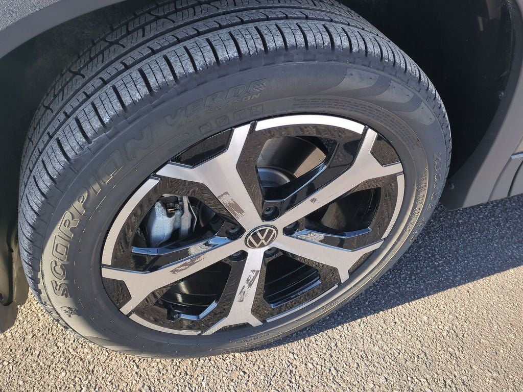 2025 Volkswagen Tiguan 2.0T SE