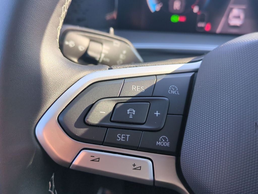 2025 Volkswagen Tiguan 2.0T SE