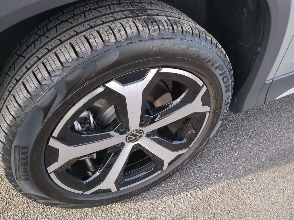 2025 Volkswagen Tiguan 2.0T SE