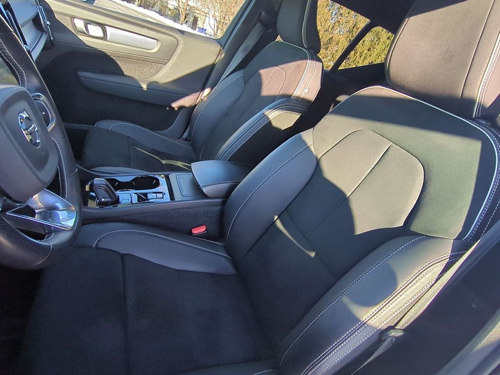 2021 Volvo XC40 R-Design