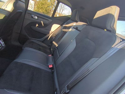 2021 Volvo XC40 R-Design