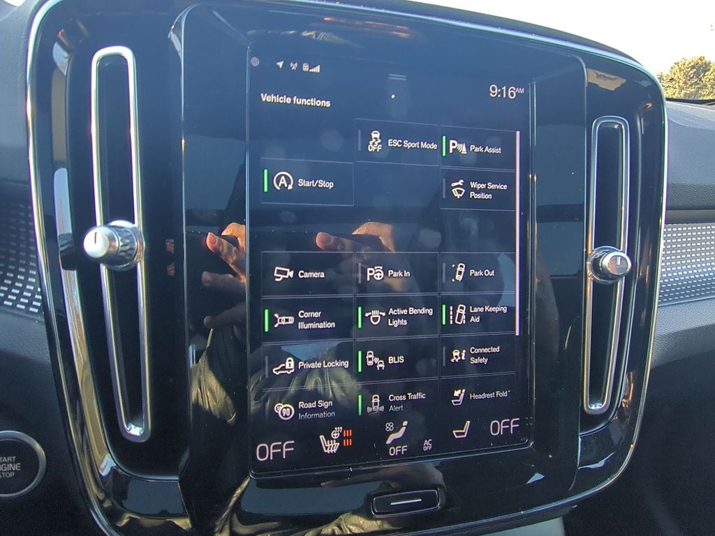 2021 Volvo XC40 R-Design